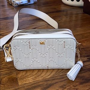 Michael kors crossbody